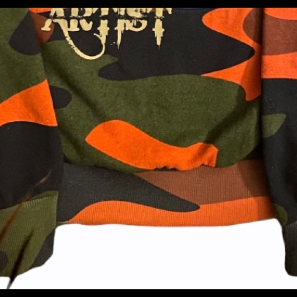 A  men’s sweater size medium - Picture 4 of 5